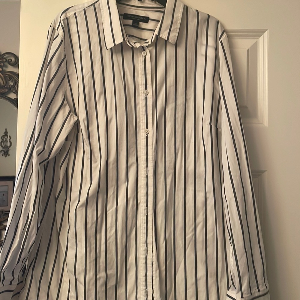 Banana republic, size 12, women’s black and white dress shirt